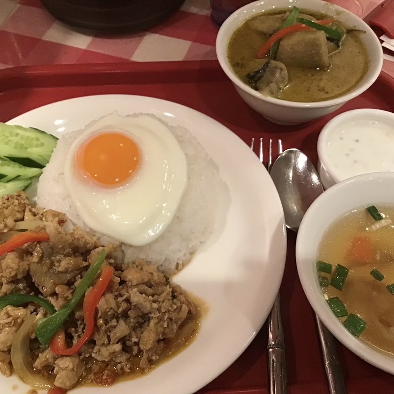 ガパオとグリーンカレーのセット(バンコク屋台 カオサン )