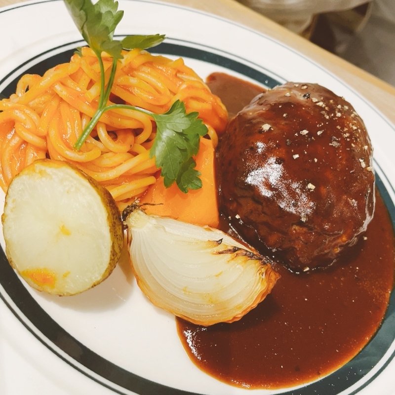 シンプルなレギュラーハンバーグ(洋食コノヨシ　白石駅前店)