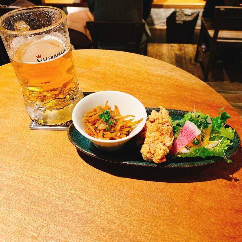 生ビールとおつまみ2品(ケラケラ ケイヴ)