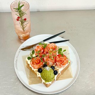 toast / strawberry(cafe attmos)