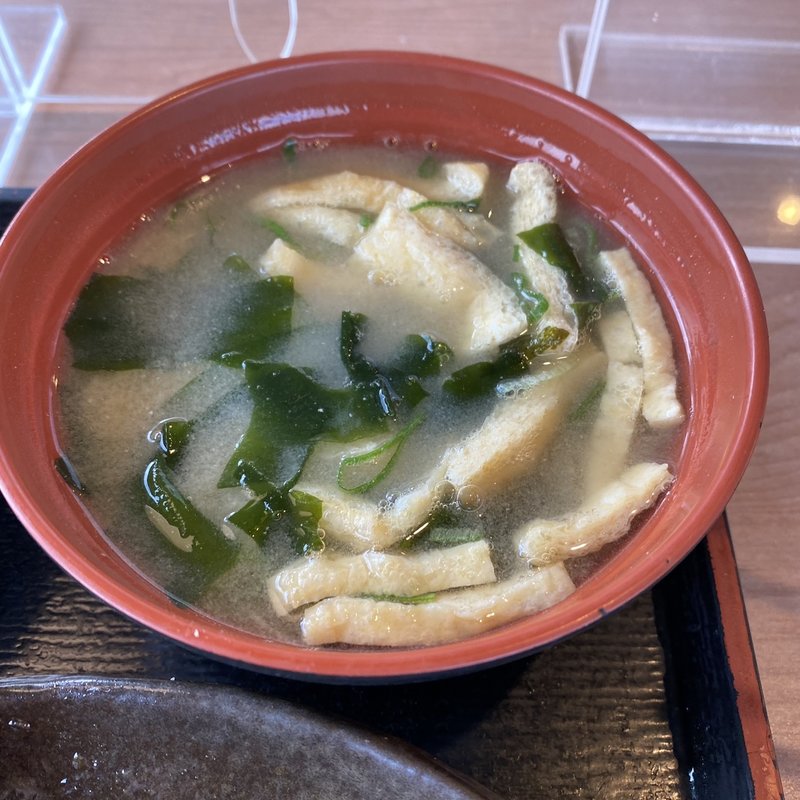お揚げとわかめの味噌汁(ザめしや 伊丹南)