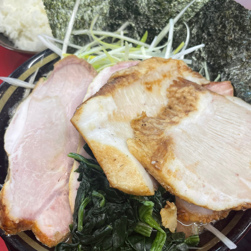 ラーメン＋豚バラチャーシュー＋白ネギ(王道家直系IEKEI TOKYO)