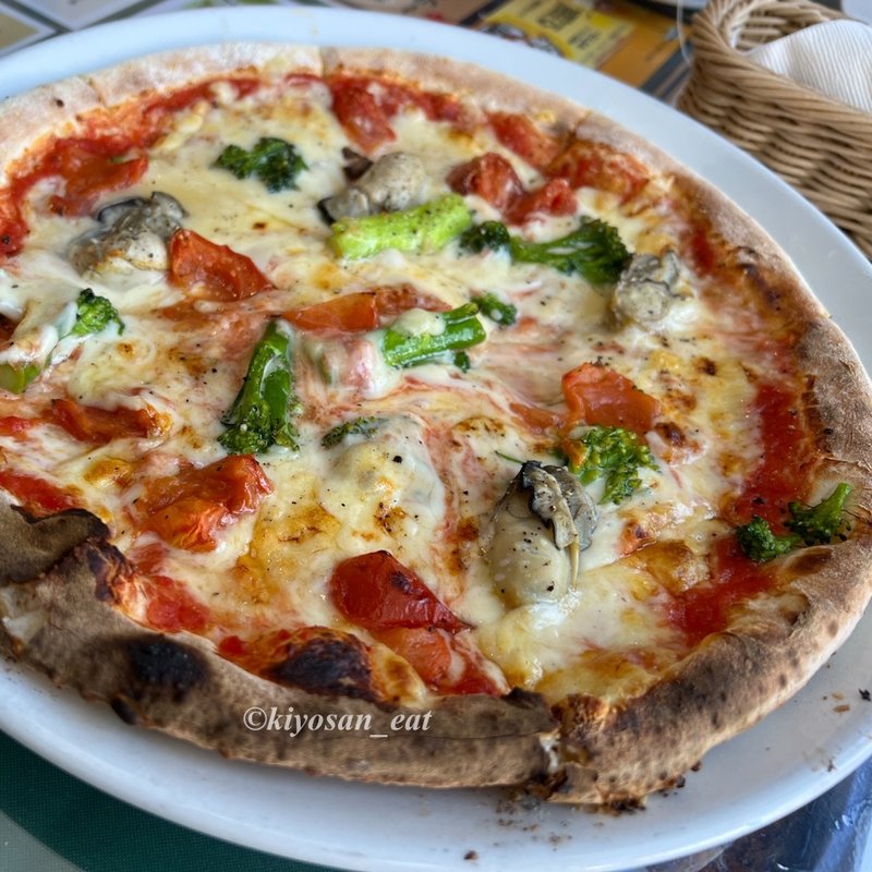 牡蠣とブロッコリーのトマトソースピザ(ノンナ・カコーレ )