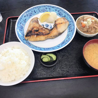 ブリカマ塩焼きともつ煮定食(長谷川食堂 )