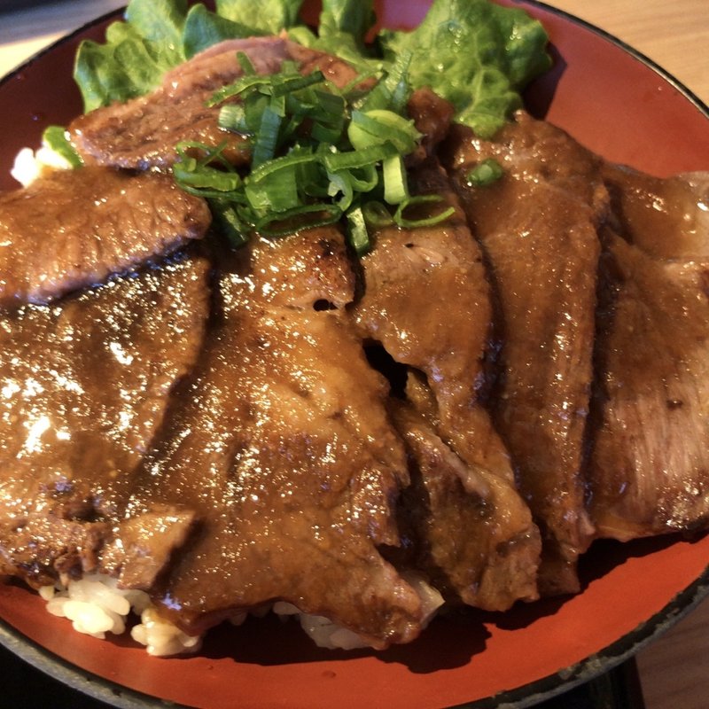 ステーキ丼(ホルモンバル 千里中央店)