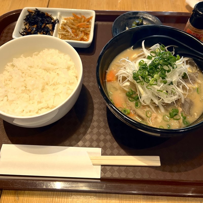 豚汁定食(酒と飯　たまる食堂)