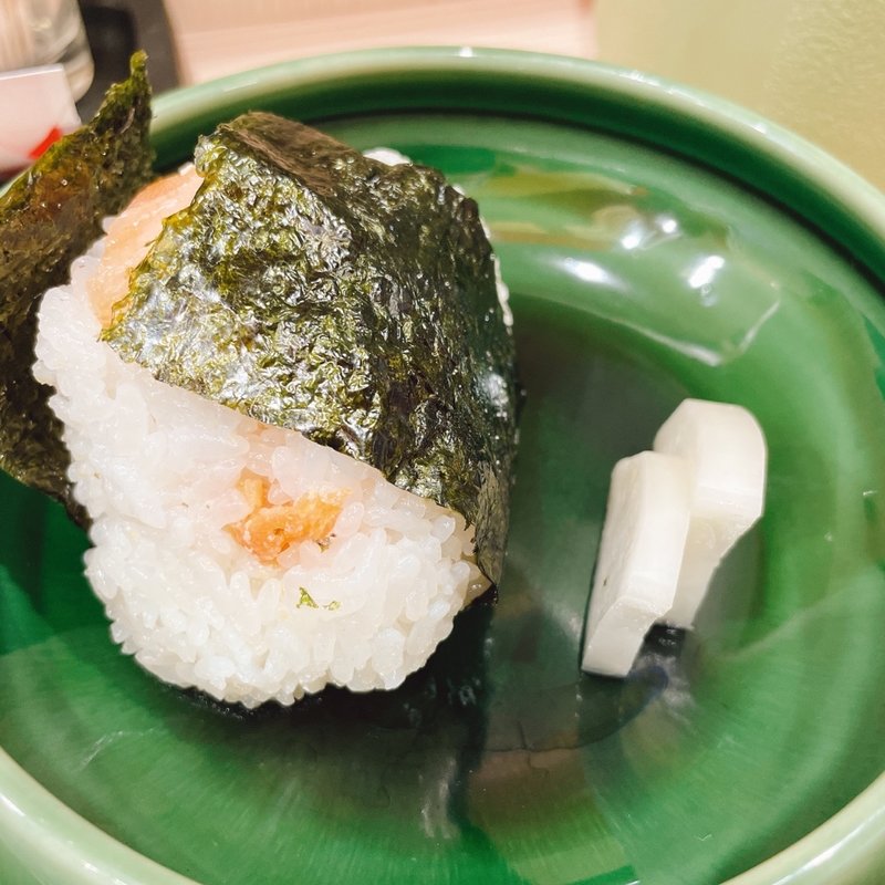 キングサーモンのおにぎり(ラーメン専科 竹末食堂)