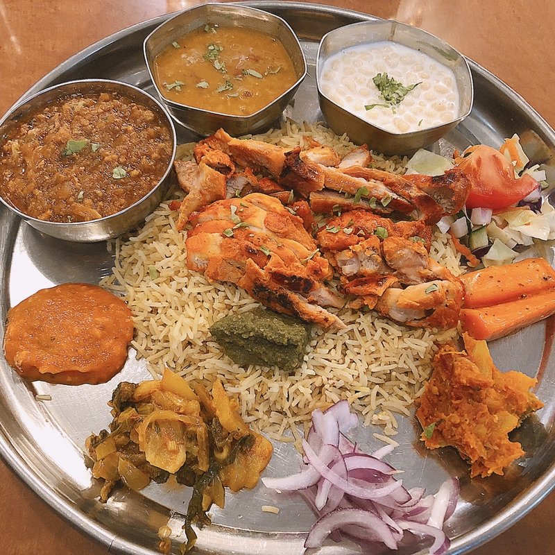 タンドリーチキンビリヤニセット(キーマあさり)とプレーンラッシー(チャイチャイ ( インドのキッチン))