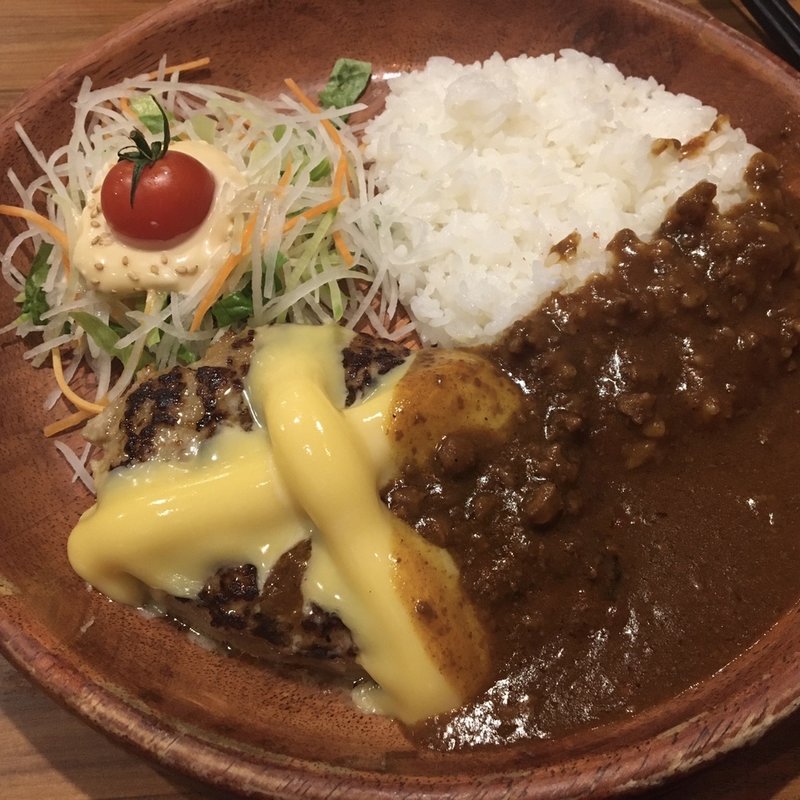 チーズカリーバーグディッシュ (150g)(びっくりドンキー 梅野木前店 )