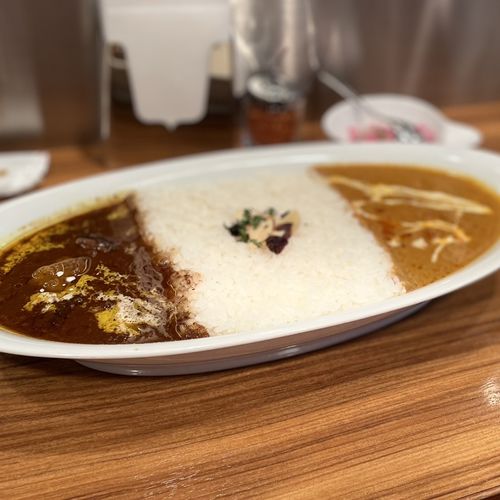 バターチキンカレー&牛スジカレー（Lサイズ）(カリーアップ （CURRY UP