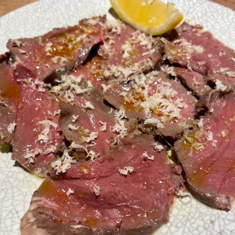 名物牛ハツのカルパッチョ(TOKYO MEAT酒場)