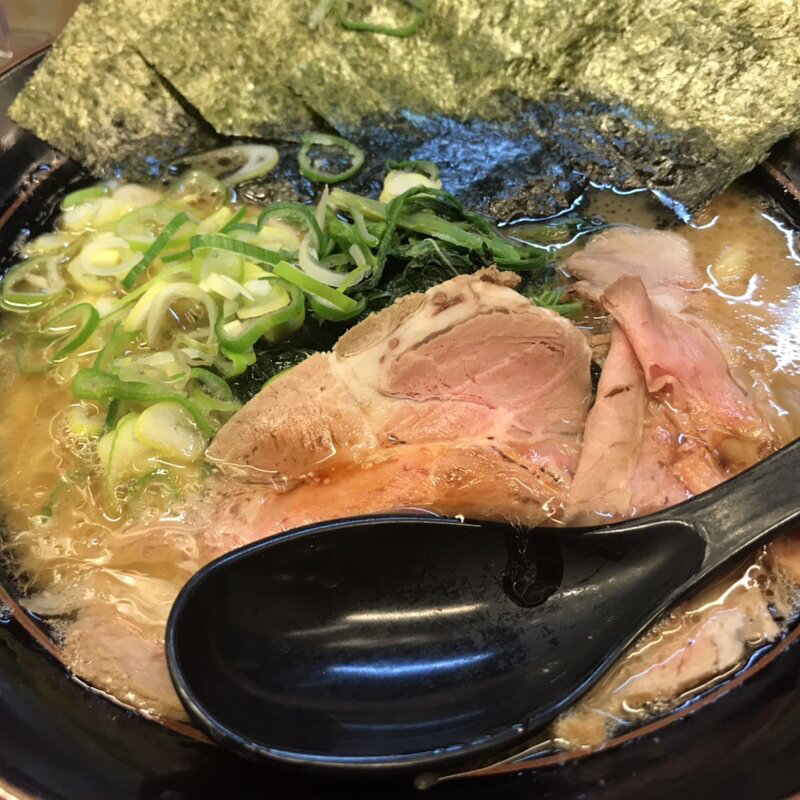 ラーメン(家系ラーメン　東横家)