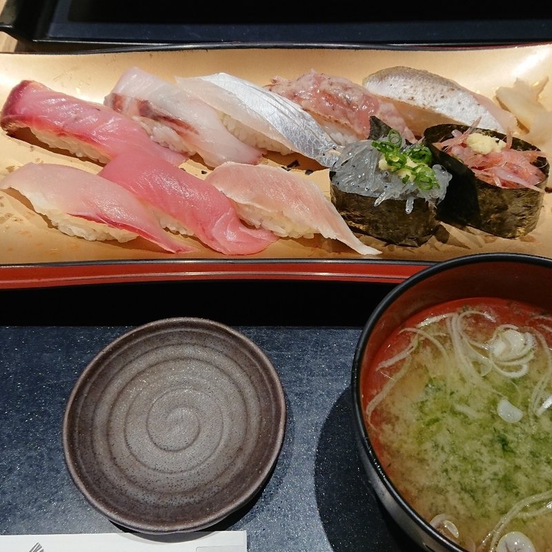 近海地魚にぎり (10貫)【数量限定】(伊豆太郎 ラスカ熱海店)