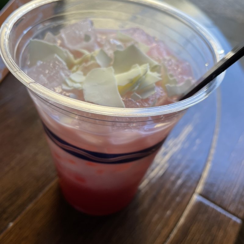 ヨーグルトカクテル　ウォッカ&ストロベリー(ディズニーシー)