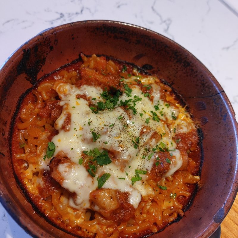 もつ煮込みとフィデウアのチーズグラタン(La Coquina cerveceria)