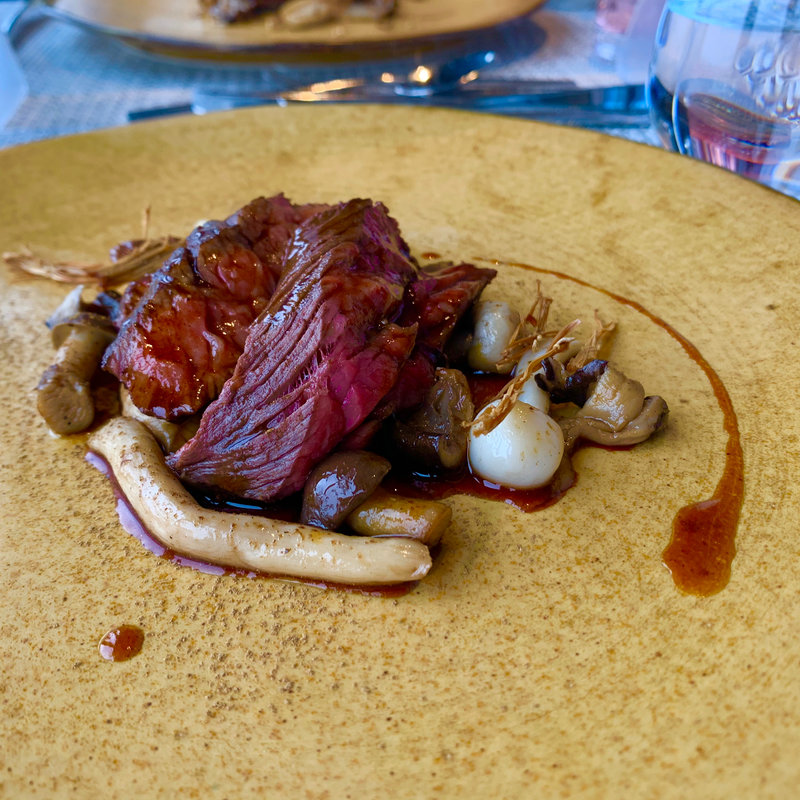 10種のキノコと牛カイノミのロースト　バター醤油(ビュー＆ダイニング コトシエール)