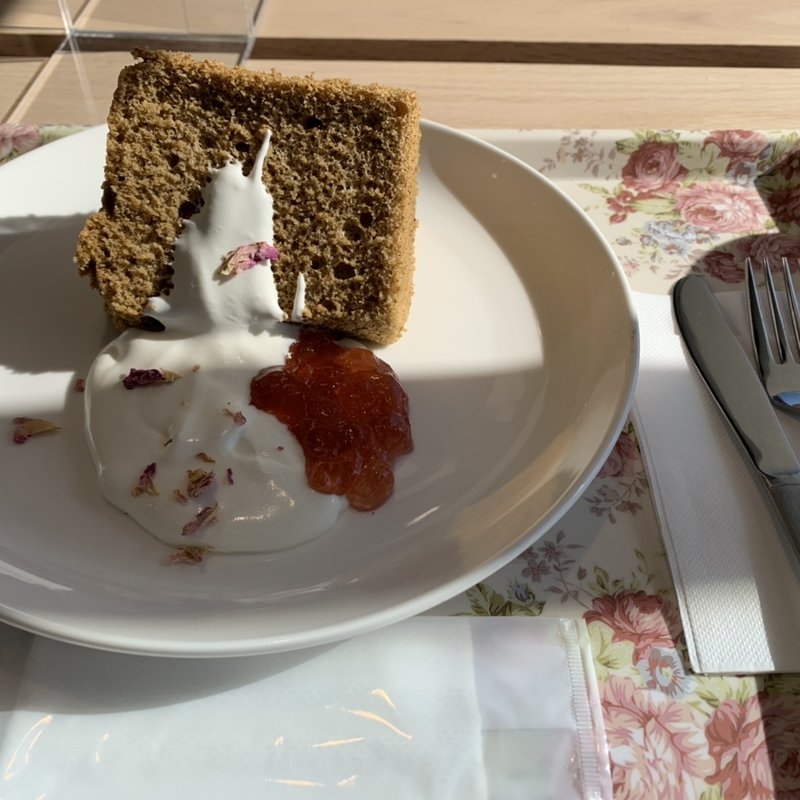 ローズエリザベート(バラのシフォンケーキ)(ローズテラス　スウィーツ＆カフェ)
