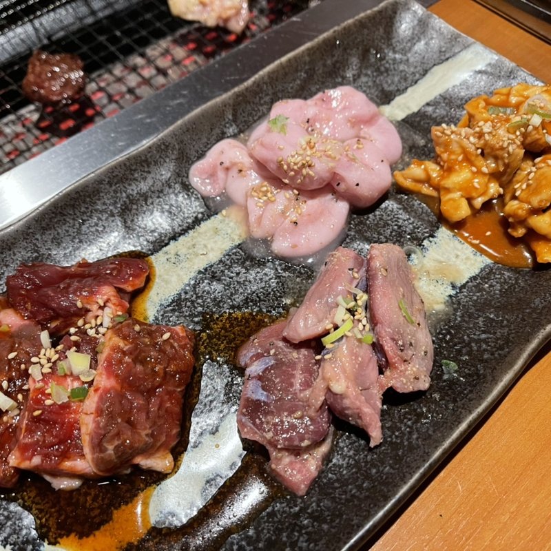 ホルモンさっぱり盛(ろくのぶ )