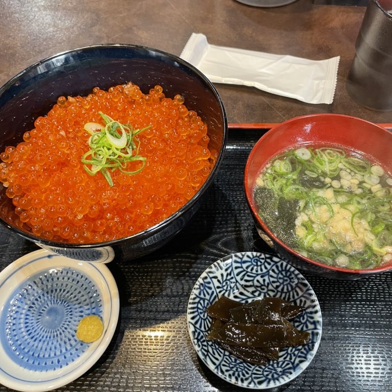 極味漬いくら丼 鯛汁付(いくら家 丼 伊川谷店)