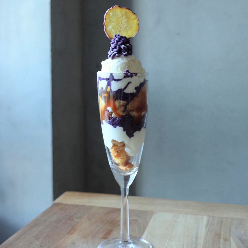 紫芋とキャラメルのタルトパフェ(BRICK LANE )