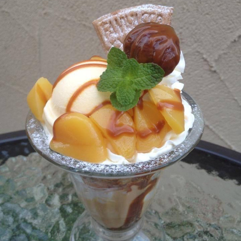 栗の渋皮煮と甘露煮のパフェ(カフェドラパン)