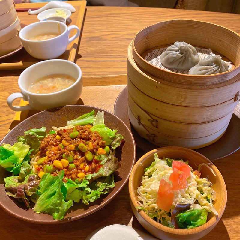 小籠包&満州ルーロー麺セット(柏肉汁酒場 チャム)