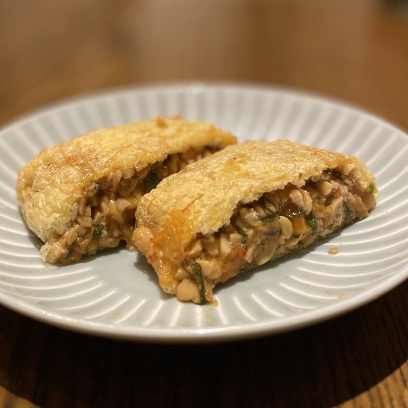 油揚げに詰めた明太キムチ納豆のホットサンド(メンタイキック)