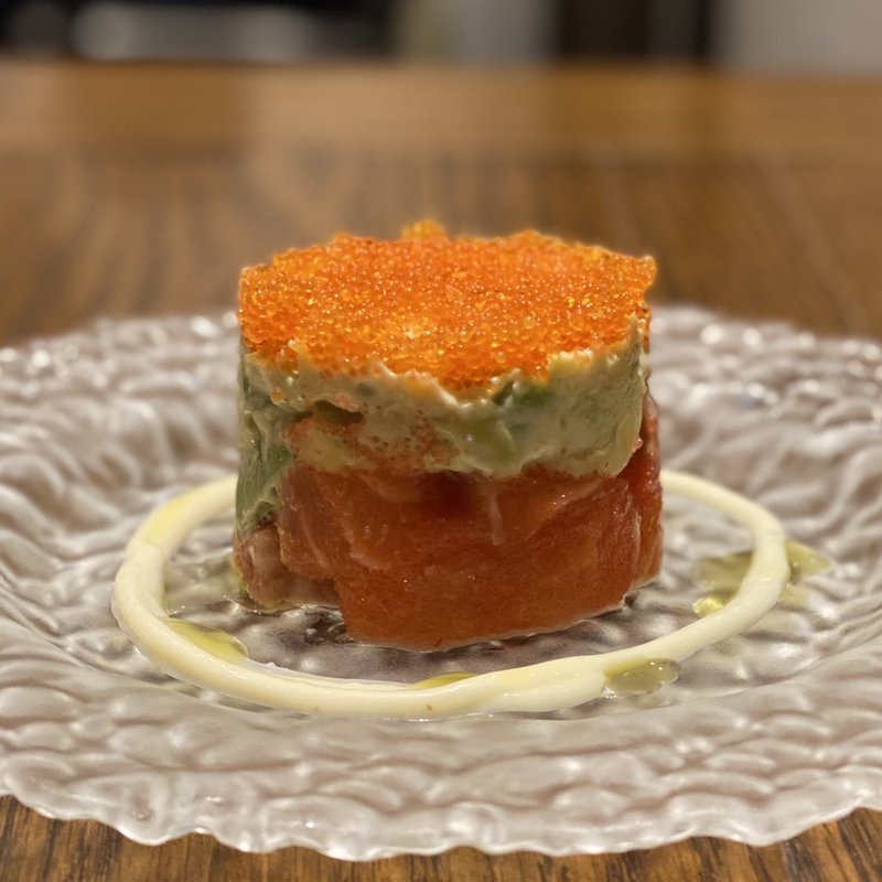 サーモン明太とアボカドのタルタル(メンタイキック)