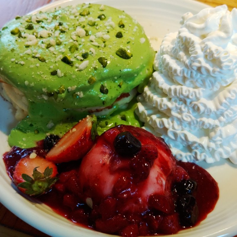 ピスタチオ&ガトーショコラパンケーキ(コナズ珈琲幕張)