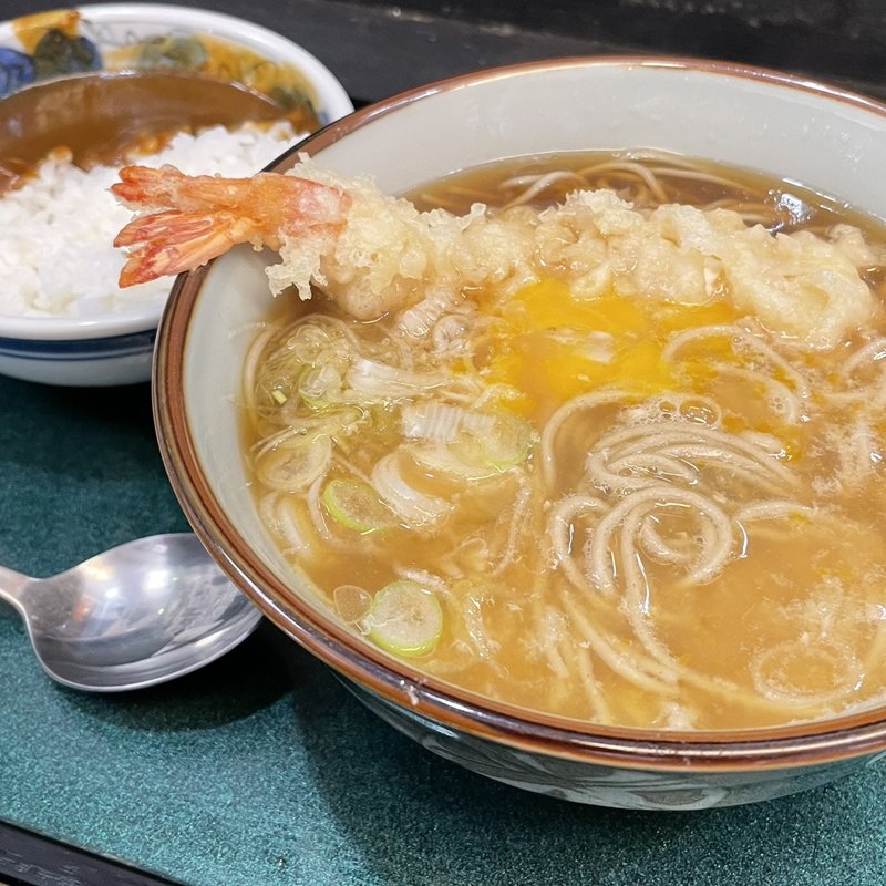 サービス定食（海老天そば生たまご入り+カレー）(文殊 両国駅前店 )