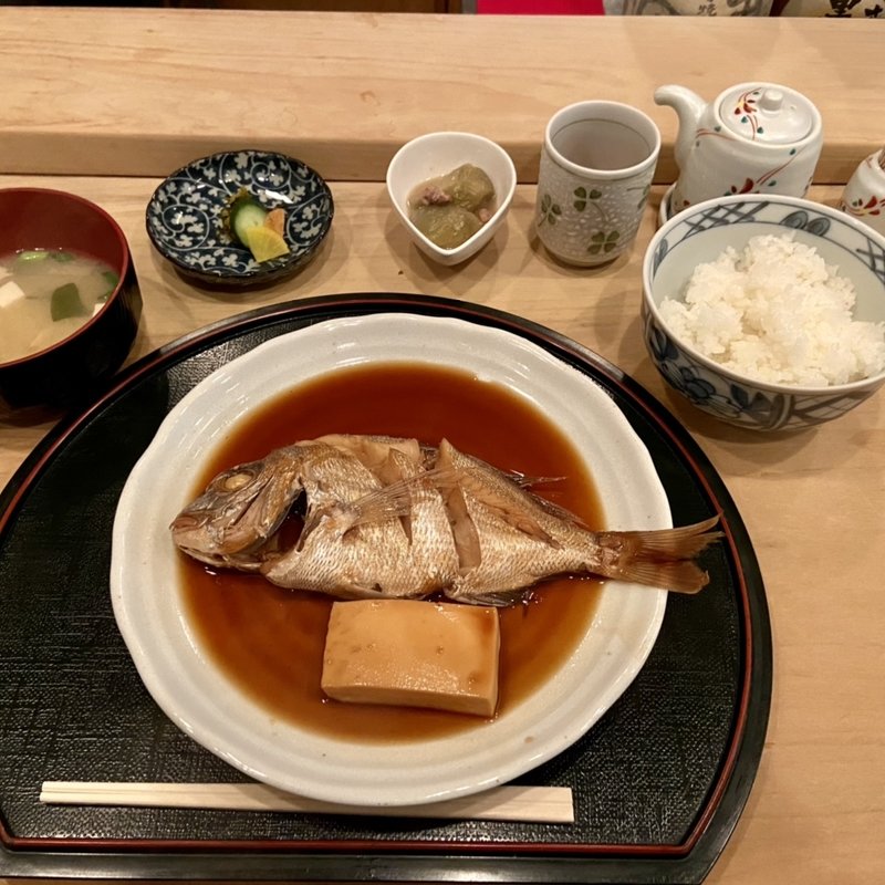 鯛の煮付け定食(助六)