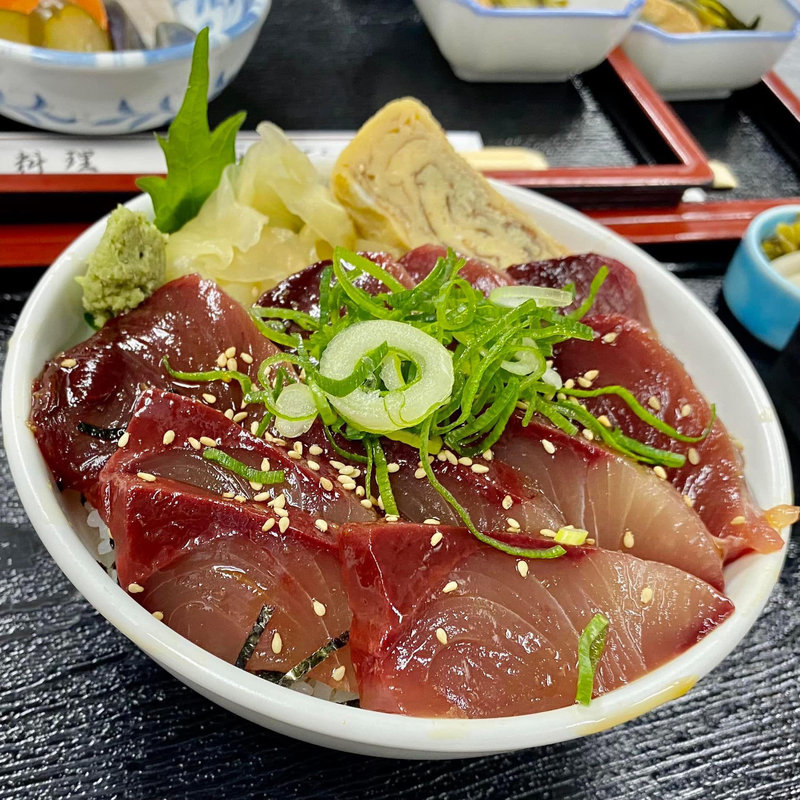 カツオとワラサの漬け丼(代官山 やまびこ )