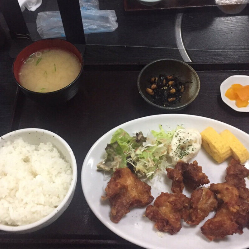 鶏の漬け込み唐揚げ(前田庭)