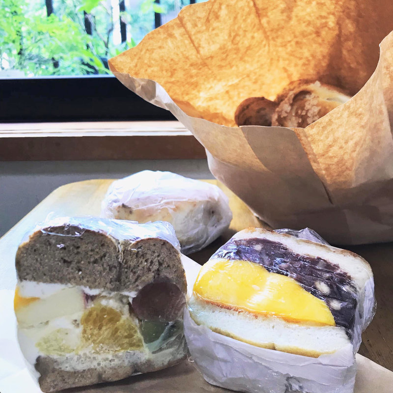 マンゴーとあんこのサンド(マルイチベーグル （MARUICHI BAGEL）)