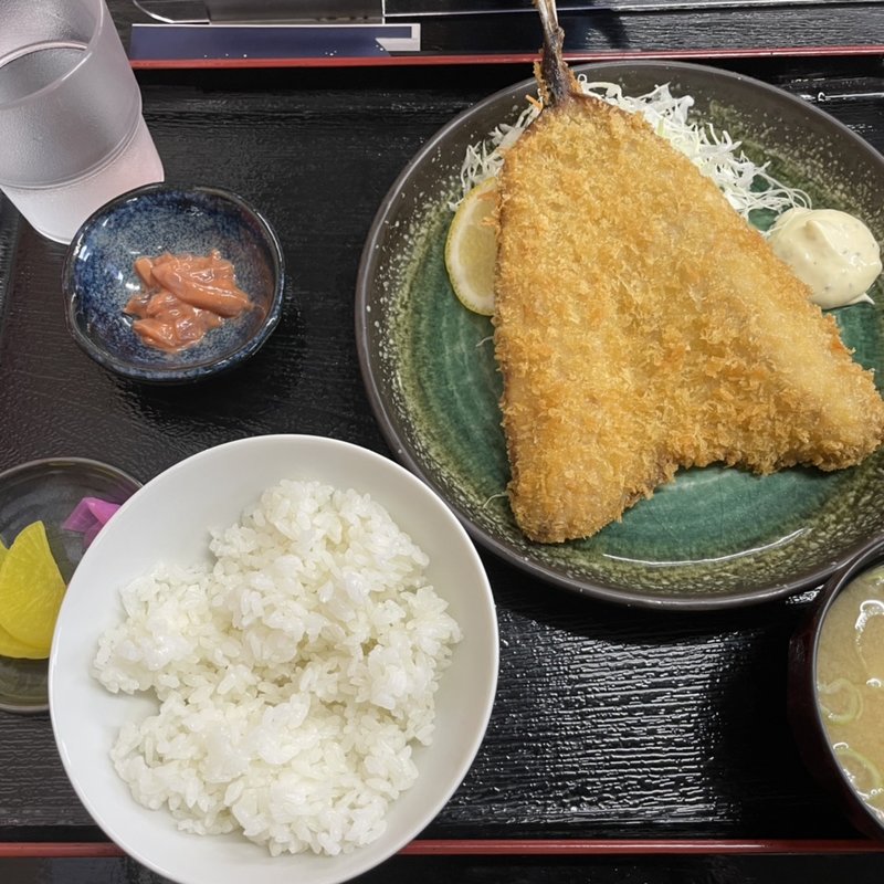 「すてれっぱつ・ふわふわ」あじフライ定食(市場食堂 せん政水産)