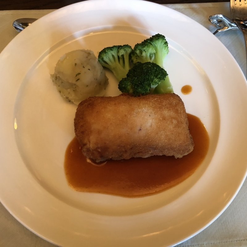 チキンのコルドンブルー(Zum Einhorn（ツム・アインホルン）)