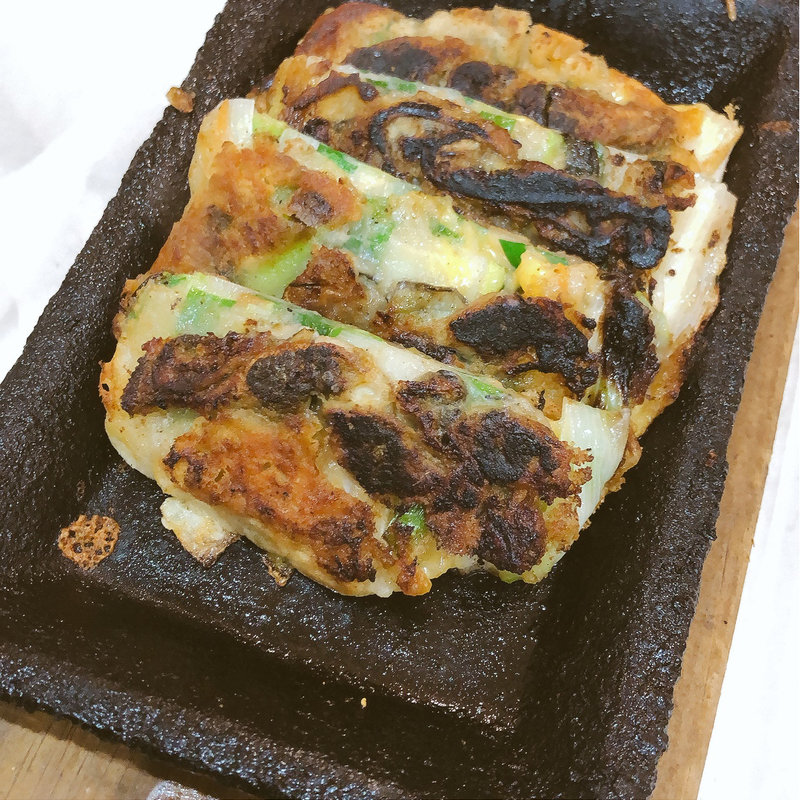 チーズと牡蠣のチヂミ(ぴょんぴょん舎 オンマーキッチン ラゾーナ川崎店)