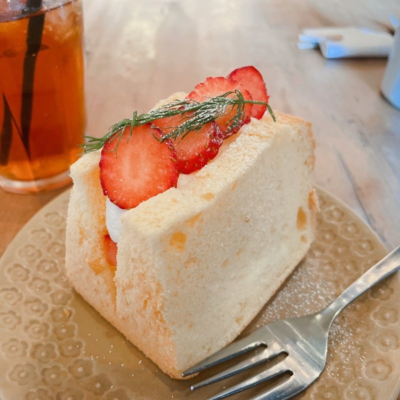苺のシフォンケーキ(CAFE FLAっと)