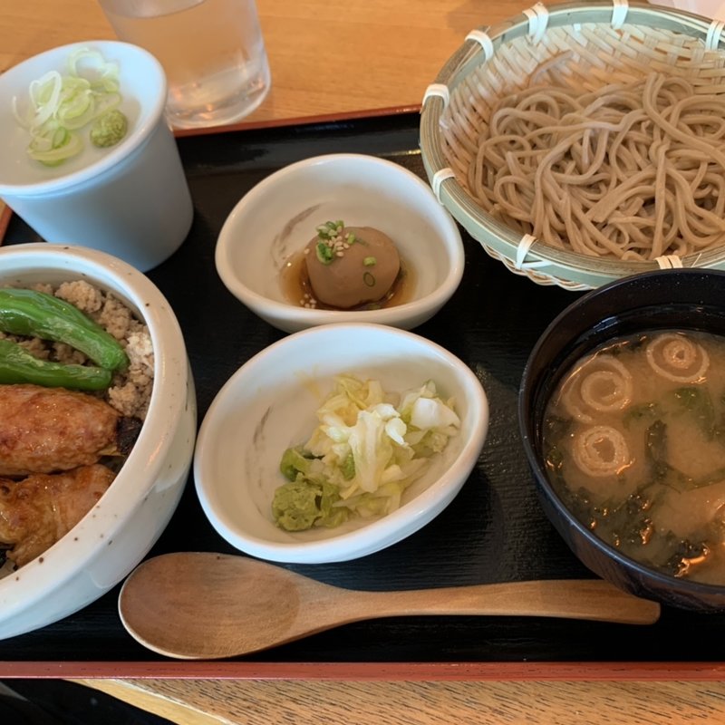焼き鳥丼　蕎麦付き(権八 浅草吾妻橋)