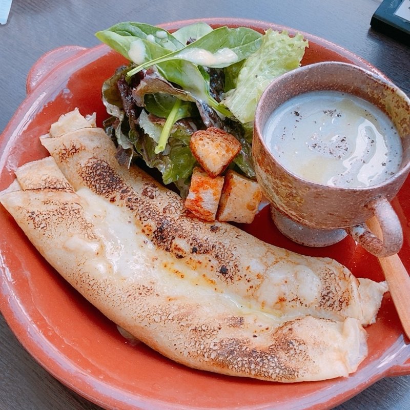 ベシャメルソースのクレープグラタン(らんぷ )