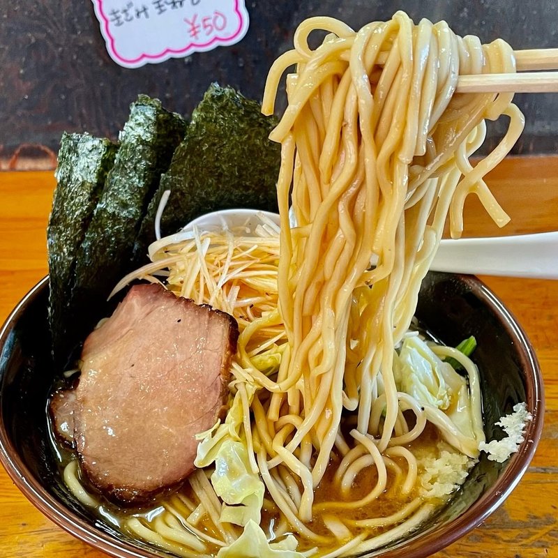 ラーメン(豚骨醤油)(麺 まる井 （めん まるい）)