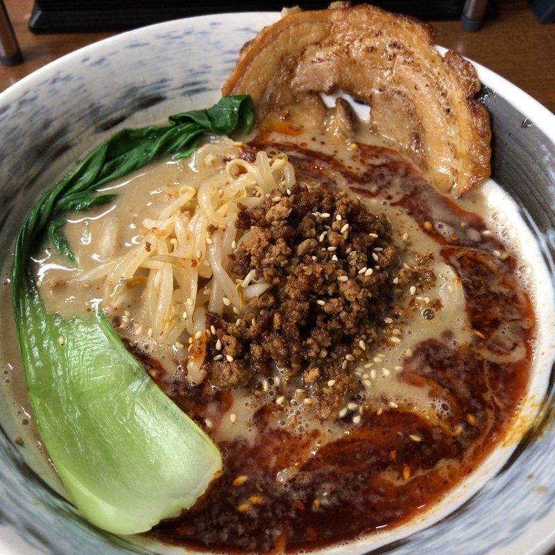 坦々豚骨ラーメン(らーめん ど真ん中)