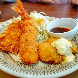 広島産牡蠣フライとひれかつ&ブラックタイガー海老フライ(ジョナサン 足立入谷店)
