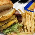 ダブルチーズ226 ベーコン＋フライドエグ(BLUESTAR Burger渋谷宇田川)