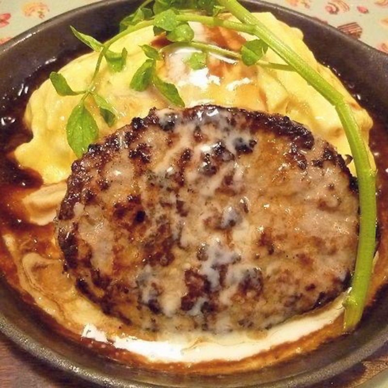 とろーり卵のデミグラスハンバーグオムライス(ラケル新宿西口店)