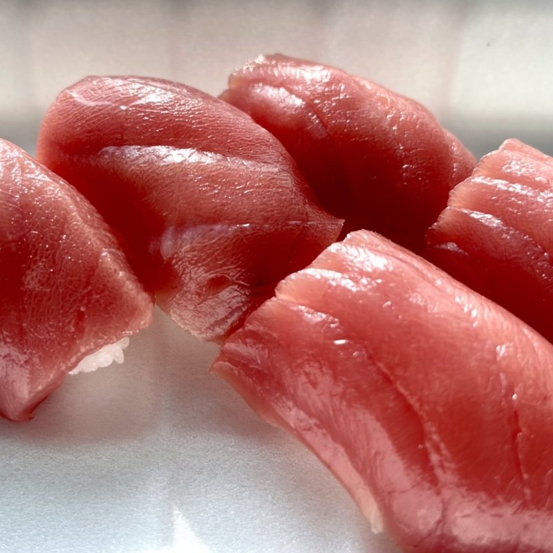 マグロの握り寿司(アオハタ鮮魚店)