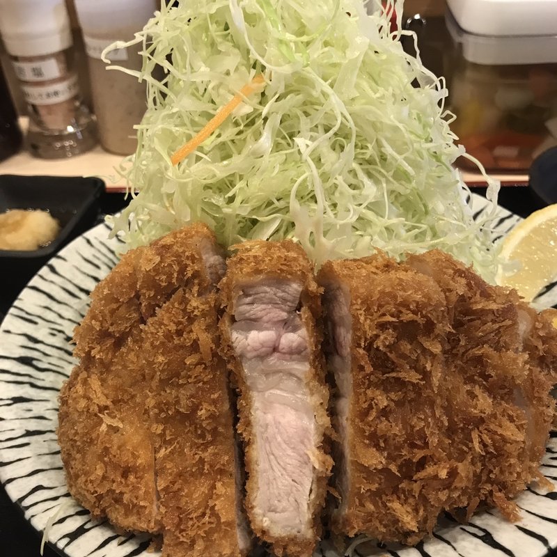 上ロースとんかつ定食(嬉嬉豚とんかつ 君に揚げる)