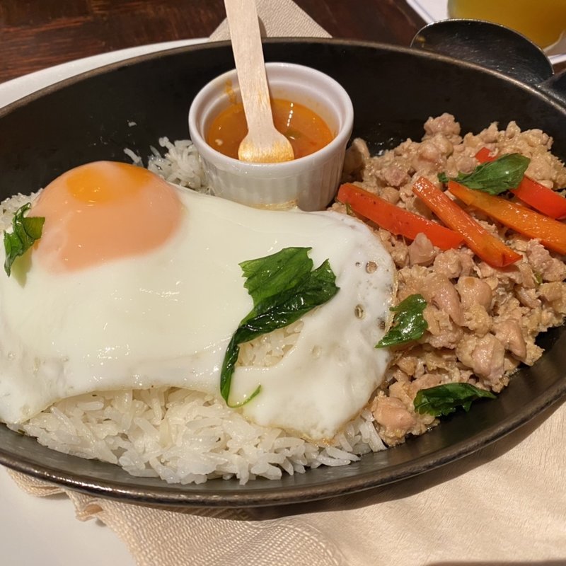 ガパオライス(シクスバイオリエンタルホテル)