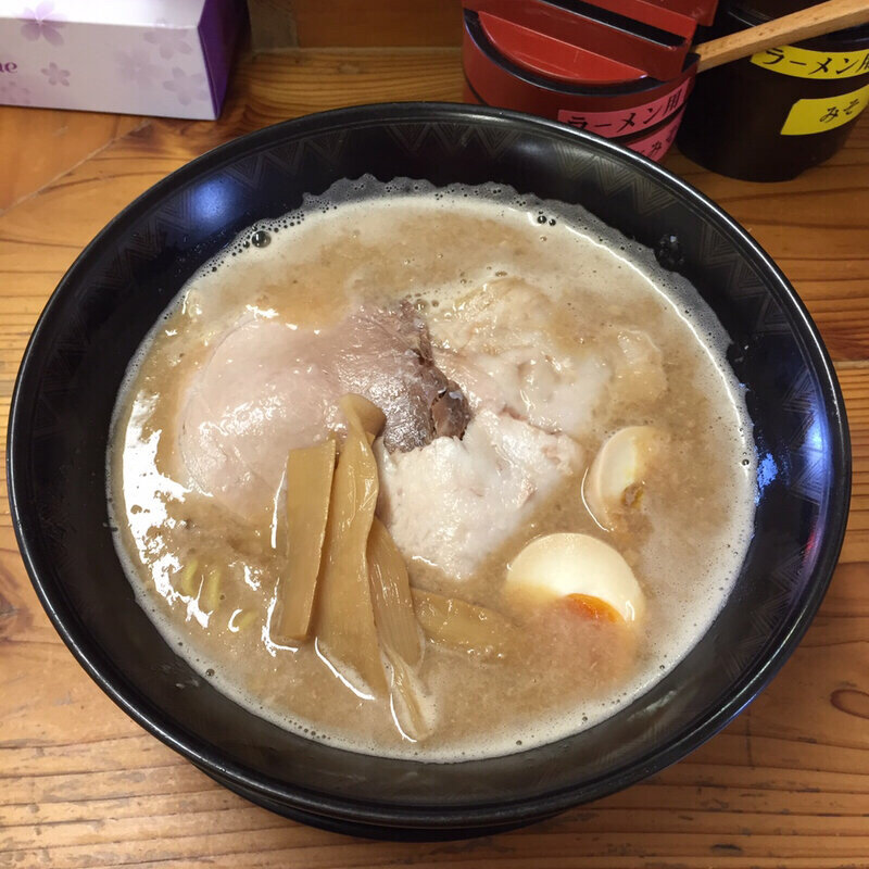 濃厚豚骨醤油(美與志堂 （ミヨシドウ）)