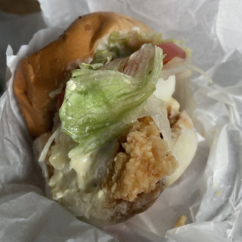 タルタルエッグチキンバーガー(bb.qオリーブチキンカフェ 大鳥居店)